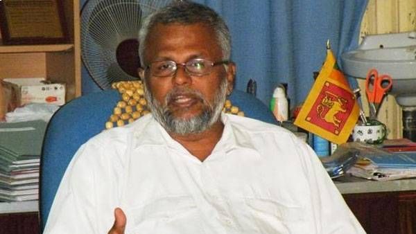 யாழ். பலாலியில் இருந்து விமான சேவை தொடங்குவதில் தாமதம்: இந்தியா மீது இலங்கை அமைச்சர் டக்ளஸ் பாய்ச்சல்