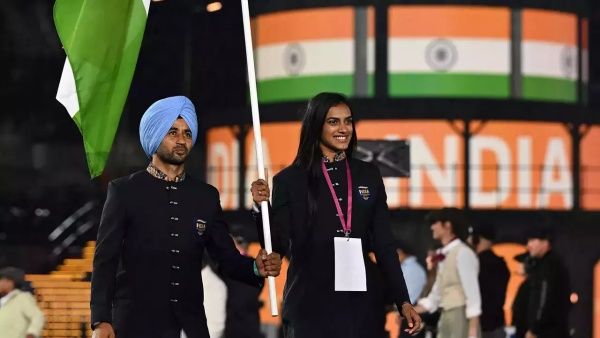 காமன்வெல்த் தொடக்க விழா.. பிவி.சிந்து, மன்ப்ரீத் தலைமையில் அணிவகுத்த இந்திய அணி.. தலைவர்கள் வாழ்த்து