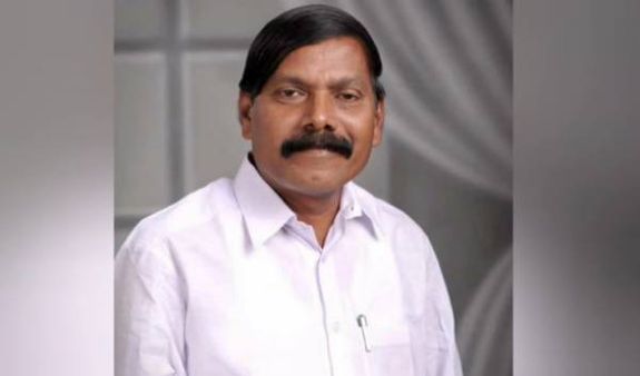 விபத்தில் சிக்கியது அந்தியூர் திமுக எம்எல்ஏ வெங்கடாசலம் கார்.. காயங்களுடன் மருத்துவமனையில் அனுமதி