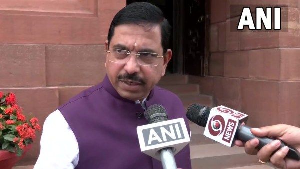 குடியரசுத் தலைவர் பற்றி சர்ச்சை! காங். எம்பி ரஞ்சன் பேச்சு.. 2வது நாளாக முடங்கிய நாடாளுமன்றம்