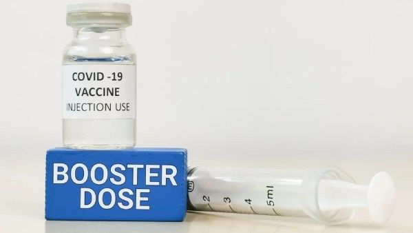 பணியிடங்களில் ஊழியர்களுக்கு இலவச பூஸ்டர் தடுப்பூசி..சிறப்பு முகாம் நடத்த மத்திய அரசு உத்தரவு