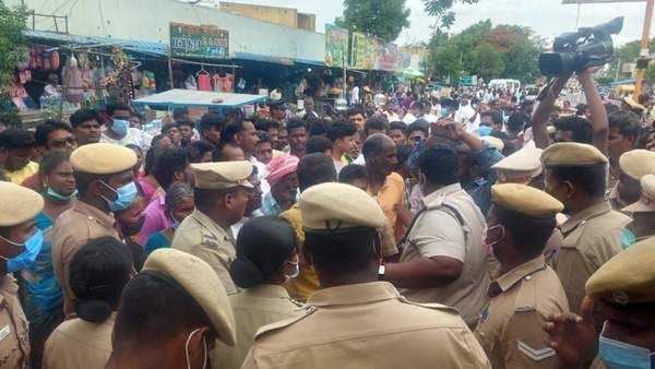 கள்ளக்குறிச்சி வன்முறையில் ஆசிரியர்களின் பட்ட சான்றிதழ்களும் எரிப்பு.. வேறு வேலை தேட முடியாமல் அவதி!