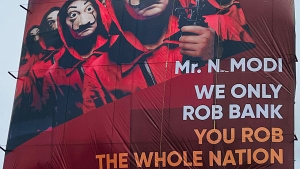 நாங்கள் வங்கியை கொள்ளையடித்தோம்.. ஆனா நீங்க? மோடிக்கு எதிராக ஹைதராபாத்தில் 