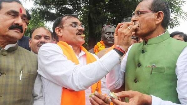 மத்திய பிரதேச மேயர் தேர்தல்.. அதிர்ச்சியில் பாஜக! பழைய பன்னீர்செல்வமாக வந்த காங்கிரஸ்