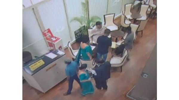 பசில் ராஜபக்சேவும் இலங்கையை விட்டு அமெரிக்காவுக்கு ஓட்டம்-முடிவுக்கு வந்த கொடுங்கோலர்கள் சகாப்தம்!