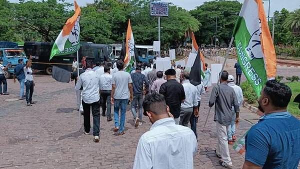  கோவா: காங்கிரஸில் பிளவு- 7 எம்.எல்.ஏக்கள் கூண்டோடு பாஜகவுக்கு தாவல்? ராகுல் வாங்கிய சத்தியம் வீண்? 