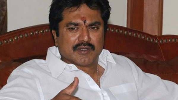 நீங்க நடிகர் மட்டும் இல்ல..கொஞ்சம் பொறுப்பா நடந்துக்கங்க சரத்குமார்..விளாசிய நெட்டிசன்ஸ்! என்னாச்சு?