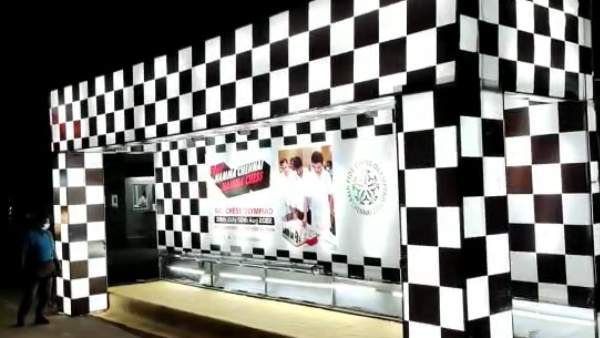 செஸ் ஒலிம்பியாட்.. கலக்கும் கோவை.. செஸ் போர்டு வடிவில் ஜொலிக்கும் பஸ் நிறுத்தங்கள்