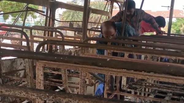 கள்ளக்குறிச்சி: தீ வைத்து எரிக்கப்பட்ட காவல்துறை வாகனங்கள்... தடயவியல் நிபுணர் குழு ஆய்வு!