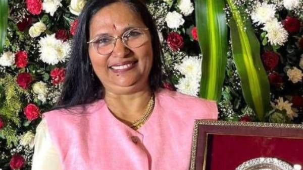 விடா முயற்சி.. விஸ்வரூப வெற்றி! “கிளீனர் டூ உதவி மேலாளர்” ஸ்டேட் வங்கியில் ஒரு சாதனை பெண் -யார் அது?