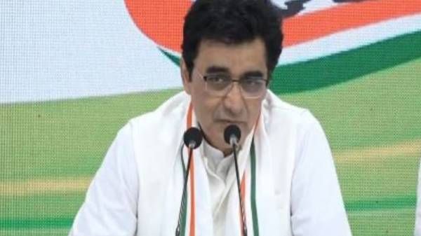 சீனாவிலிருந்து இறக்குமதி ஆகவுள்ள இந்திய தேசிய கொடிகள்! அனுமதி அளித்த மத்திய அரசு! விளாசும் காங்கிரஸ்