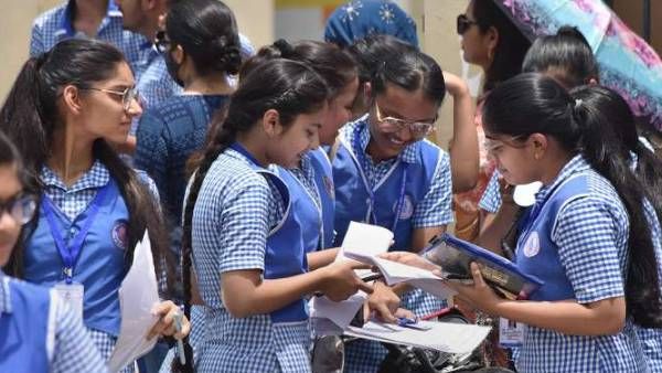 சிபிஎஸ்இ +2 தேர்வு முடிவு வெளியாக தாமதம்..கல்லூரிகள், பல்கலைக்கழகங்களுக்கு யுஜிசி புதிய உத்தரவு