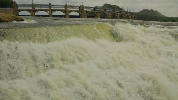 காவிரியில் பாயும் 1.39 லட்சம் கனஅடி தண்ணீர்.. ஆடி முதல்நாளில் பெருகிய வெள்ளம்.. மக்கள் உற்சாகம்