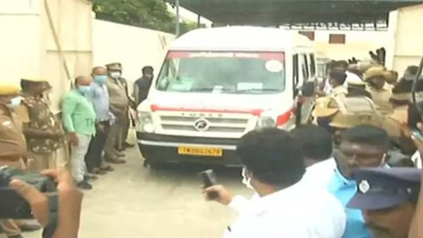 திருவள்ளூர் மாணவியின் உடல் உறவினர்களிடம் ஒப்படைப்பு.. சொந்த ஊரில் பதற்றம்..போலீஸ் குவிப்பு