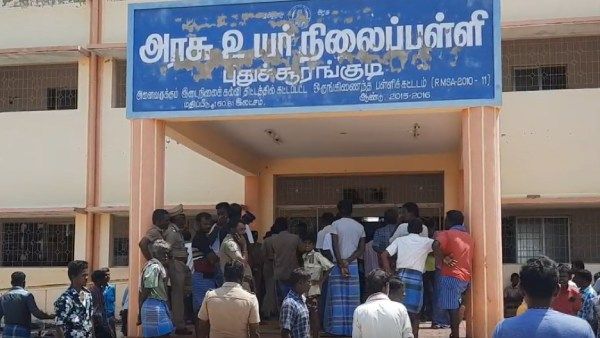 சாத்தூர்: மாணவிகளிடம் இரட்டை அர்த்தங்களில் ஆசிரியரின் ஆபாச பேச்சு- பள்ளியை முற்றுகையிட்ட பெற்றோர்!