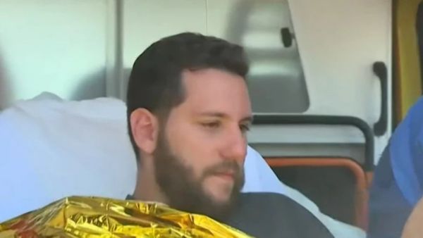 நடுக்கடலில் விழுந்த நபர்.. 18 மணி நேரம் நடந்த திக்திக் போராட்டம்.. கடவுளாக வந்த பந்து! அதிசய சம்பவம்