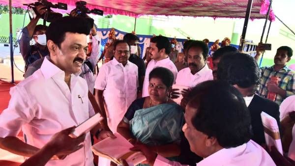 முதல்வர் ஸ்டாலின் வந்த நேரத்தில் வீடுகளில் கறுப்புக்கொடி.. பரபரத்த கரூர்.. பின்னணி என்ன?