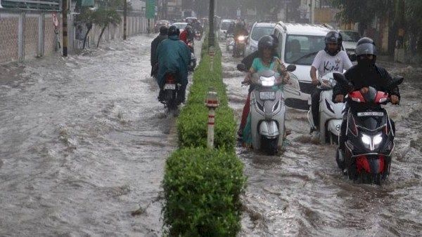 பாகிஸ்தானில் அசுரத்தனமான மழை.. இதுவரை 937 பேர் பலி.. 3 கோடி பேர் பாதிப்பு.. அவசர நிலை அறிவிப்பு!