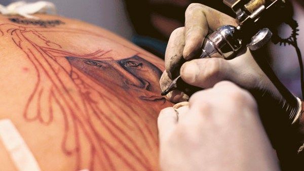 கொடுமை.. பச்சை குத்திக்கொண்ட 2 இளைஞர்களுக்கு எச்.ஐ.வி தொற்று.. உ.பி.யில் ஷாக்