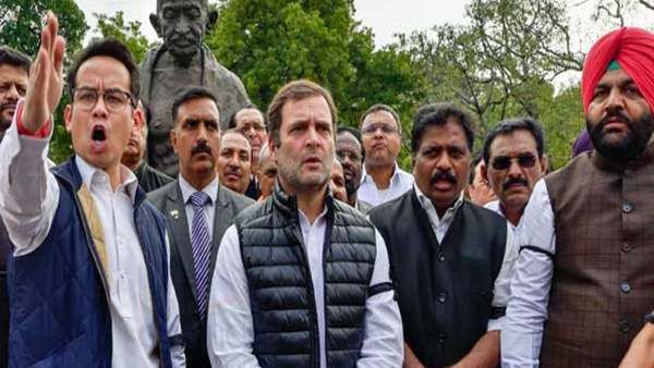 தகிக்கும் தலைநகர்.. சோனியா வீடு முன் காக்கிகள்! கொதித்தெழுந்த காங்கிரஸ் - எம்பிக்களுக்கு அழைப்பு