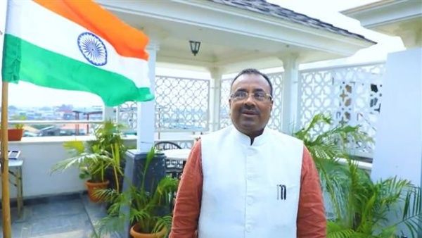 செல்போனில் ‛ஹலோ’வுக்கு பதில் வந்தே மாதரம்.. அரசு ஊழியர்களுக்கு மகாராஷ்டிரா அமைச்சர் அதிரடி உத்தரவு