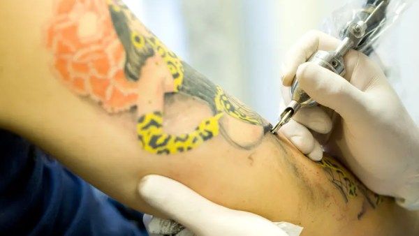 ஏன்னா நீ என்ன லவ் பண்றல்ல.. ‘அந்த’ இடத்தில் பச்சை குத்திக்கோ! ‘வல்லவன்’ பாணியில் சைக்கோவான ’காதலன்’!