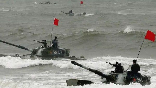 தீவுகளை கைப்பற்றும் போர் ஒத்திகையில் சீன ராணுவம்; அடுத்து என்ன நடக்கும்?