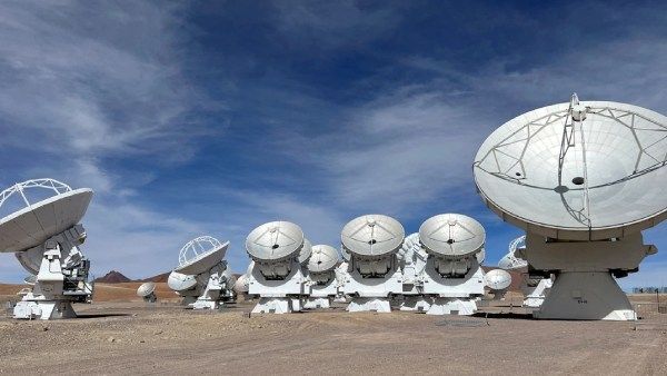 என்ன சொல்றீங்க! குட்டி நிலவை பெற்றெடுக்கப் போகும் தொலைதூர கிரகம்! நாமும் கூட பார்க்கலாமாம்