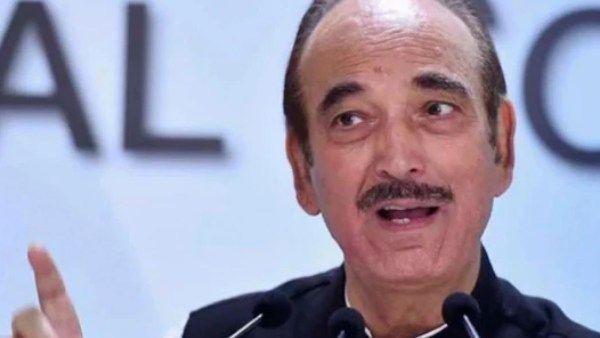 ஜம்மு காஷ்மீரில் கூண்டோடு காலியாகிப் போனது காங். மேலும் 51 தலைவர்கள் குலாம் நபி ஆசாத்துக்கு ஆதரவு