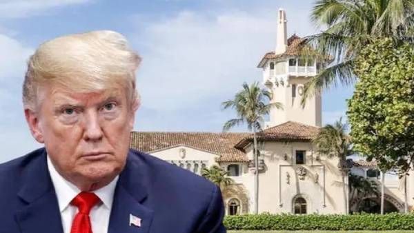 முன்னாள் அமெரிக்க அதிபர் டிரம்ப் வீட்டில் குவிந்த FBI அதிகாரிகள்! திடீர் சோதனையால் பரபரப்பு