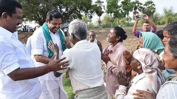 காரை பார்த்ததும் சூழ்ந்து கொண்ட பெண்கள்.. சட்டென கேட்ட கேள்வி.. கும்பிட்ட எடப்பாடி.. என்ன நடந்தது?