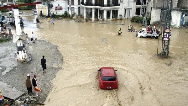பாகிஸ்தானில் அத்தியாவசிய பொருட்களுக்கு தட்டுப்பாடு: பாதிப்புகளை சீர்படுத்த 10 பில்லியன் டாலர் தேவை