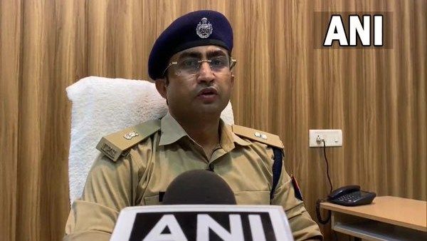 வீட்டில் குழுவாக சேர்ந்து தொழுகை செய்தது குற்றமா? 26 இஸ்லாமியர்கள் மீது வழக்கு பதிந்த உ. காவல்துறை