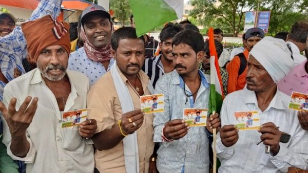 ஹர்கர் திரங்கா பேரணிக்கு வந்தால் இலவச பெட்ரோல்! டோக்கன் வழங்கி ஏமாற்றிய பாஜக பிரமுகர்!