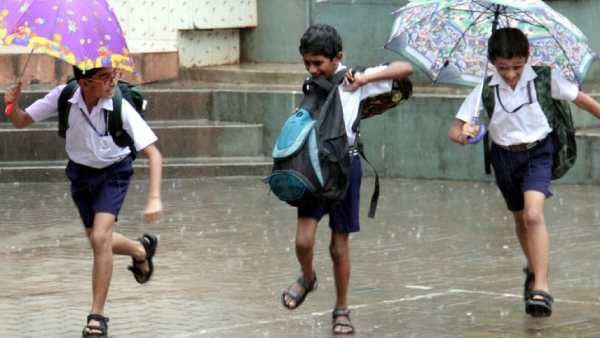 தமிழ்நாடு முழுக்க தீவிரம் எடுக்கும் கனமழை.. எந்தெந்த மாவட்டங்களில் பள்ளிகளுக்கு விடுமுறை?