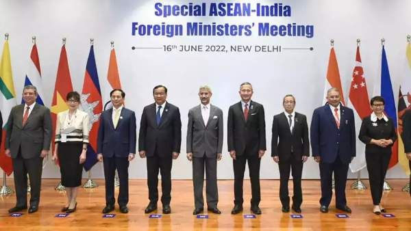 விஸ்வரூபம் எடுக்கும் தைவான் பிரச்சனை.. இந்தியாவிடம் பேசிய அமெரிக்கா.. கோபமாக வெளியேறிய சீனா