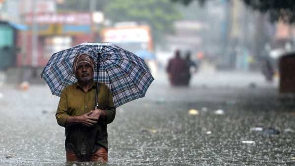 கொட்டித் தீர்க்கும் கனமழை... 4 மாவட்டங்களில் களமிறங்கிய பேரிடர் மீட்பு படை.. அவசர எண்கள் அறிவிப்பு!