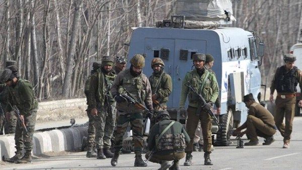 காஷ்மீரில் தீவிரவாதிகள் வெறியாட்டம்.. ஆப்பிள் தோட்டத்தில் துப்பாக்கிச்சூடு.. பண்டிட் சுட்டுக்கொலை!