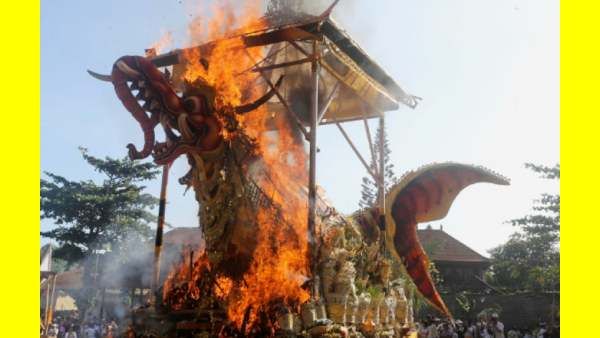 தோண்ட தோண்ட எலும்புக்கூடுகள்.. மொத்தம் 117 உடம்புகள்.. கிராமமே ஒன்று திரண்டு விநோதம்.. என்ன காரணம்?