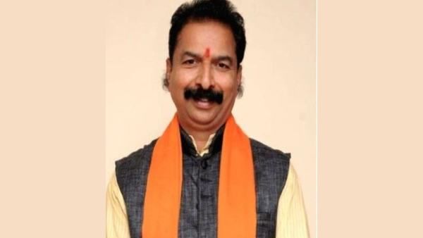 லிஃப்ட் கேட்ட பெண்ணுடன் ஹோட்டலில் ரூம் போட்ட ஆர்எஸ்எஸ் நிர்வாகி.. ரெக்கார்டான வீடியோ.. பரபர கர்நாடகா