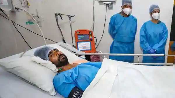 இதுதான் இந்தியா! தாக்குதல் நடத்த வந்த பாக். தீவிரவாதி.. ரத்தம் கொடுத்த இந்திய ராணுவ வீரர்கள்!