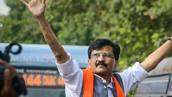 2 ஆயிரம் கோடி கொடுத்து சிவசேனாவை வாங்கியிருக்காங்க.. உத்தவ் தாக்கரே தரப்பு வைத்த பரபர குற்றச்சாட்டு