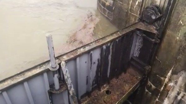 முழு கொள்ளளவை எட்டிய நீலகிரி அவலாஞ்சி அணை.... உபரி நீர் திறப்பு... கரையோர மக்களுக்கு எச்சரிக்கை!