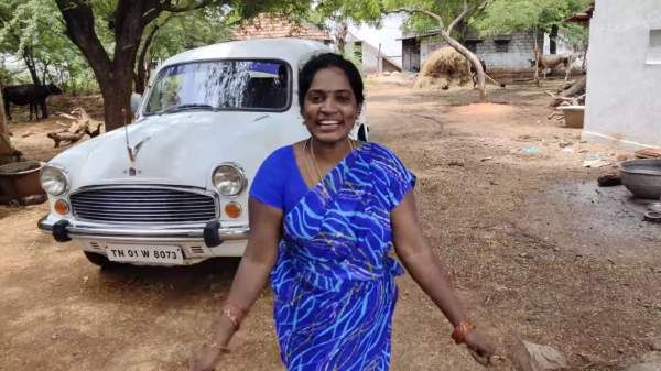 திருச்சி சாதனாவும் வாங்கிட்டாங்க.. காருடன் சர்பிரைஸ் கொடுத்த கணவர்.. என்ன பிராண்டு தெரியுமா?