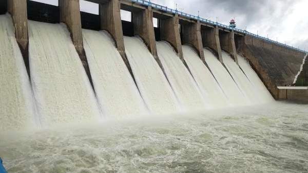 நிரம்பியது பவானிசாகர் அணை... உபரி நீர் திறப்பு... கரையோர மக்களுக்கு எச்சரிக்கை!