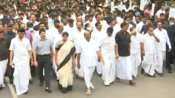 அவரை காணோமே? பேரணியில் 