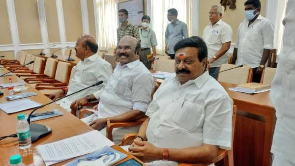 பரபரத்த தலைமைச் செயலகம்.. கோவை செல்வராஜ் எதிரேயிருந்த அதிமுக பலகையை நைஸாக நகர்த்திய ஜெயக்குமார்!