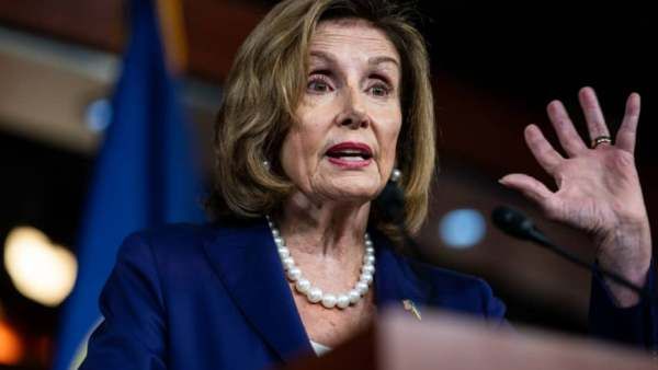 எதிர்ப்பை மீறி தைவான் பயணம்- அமெரிக்காவின் நான்சி பெலோசி, உறவினர்களுக்குத் தடை விதிக்க சீனா முடிவு!