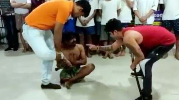 பகீர்.. கால் பாதத்தை நாக்கால் தடவ செய்து மாற்றுத்திறனாளி சித்ரவதை.. 2 பேரை கைது செய்த ஒடிசா போலீஸ்!