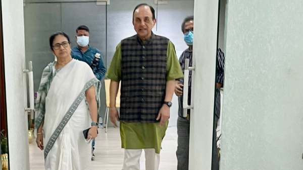 பாஜகவுக்கு குடைச்சல் தருகிறாராம்... மமதா பானர்ஜியுடன் மீண்டும் சு.சுவாமி சந்திப்பு!